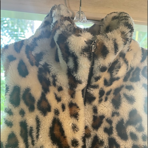Girls Size medium Jolt fax fur zip up vest - Picture 3 of 4